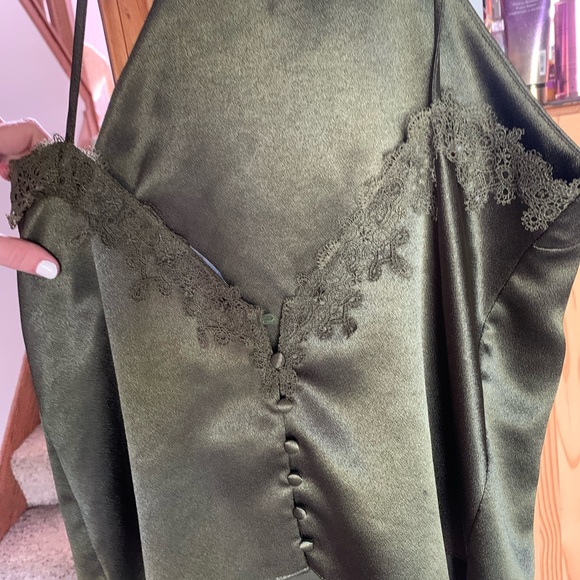 Gorgeous green tank top with lace button up back - Picture 6 of 11